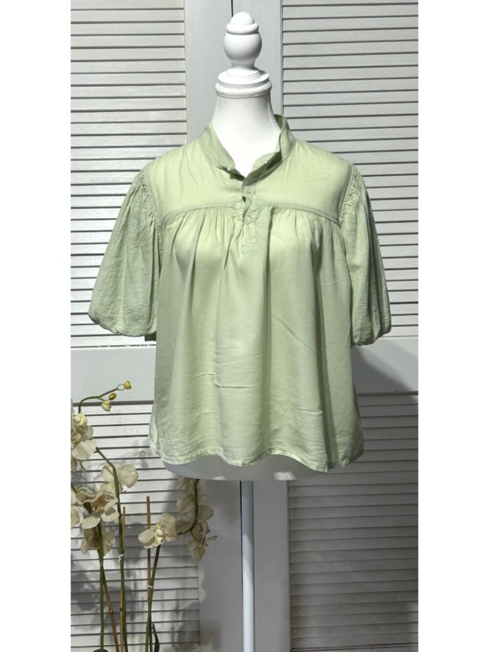 Mother Women's Light Green Cotton Puff Sleeve Blouse Size Medium 3462